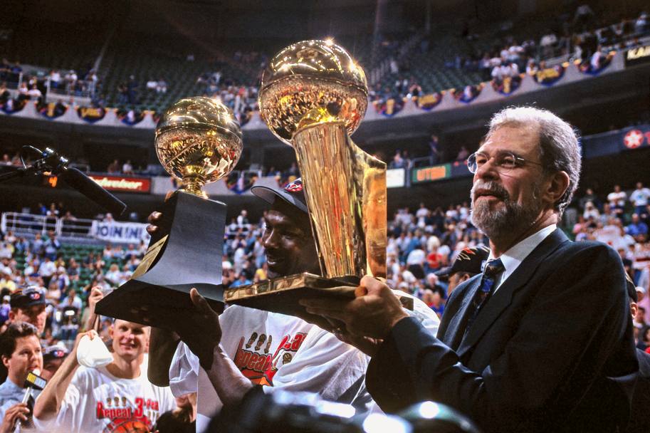 Giugno 1998: Michael Jordan e Phil Jackson festeggiano il titolo di Chicago